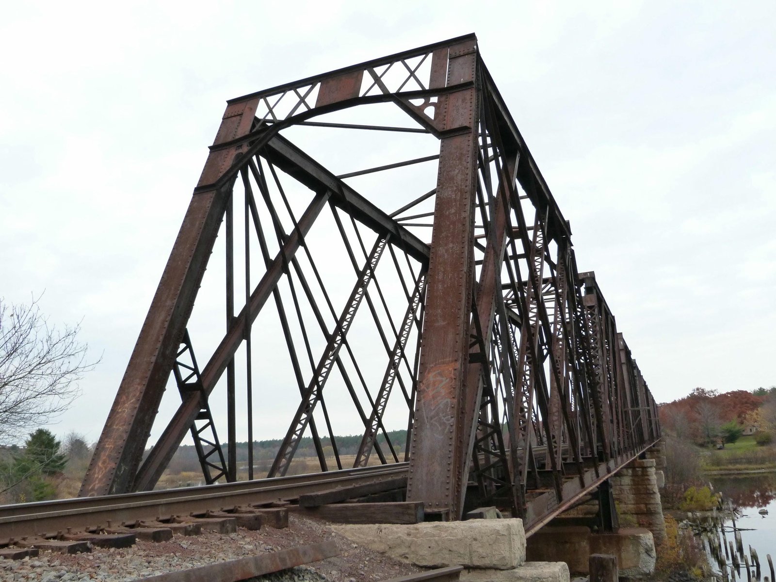 Looking north along bridge.  Photo credit: Nathan Holth (Historicbridges.org); used with permission.